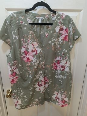 Croft & Barrow Olive Floral Button-Front Short Sleeve Blouse